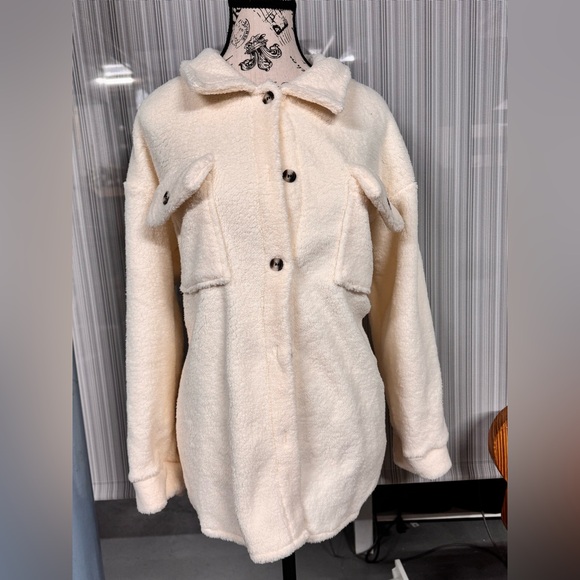 Elegant Teddy Coat for Women - Chic Solid Color, Button-Up with Flap Pockets, - Picture 8 of 11